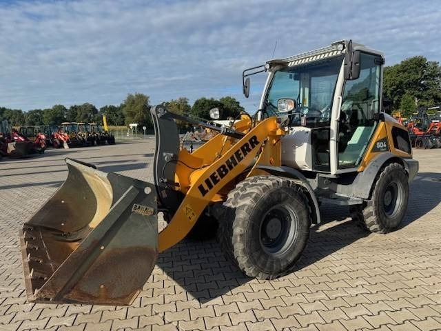 LIEBHERR L 504 Compact - Pyöräkuormaaja: kuva LIEBHERR L 504 Compact - Pyöräkuormaaja LIEBHERR L 504 Compact - Pyöräkuormaaja: kuva LIEBHERR L 504 Compact - Pyöräkuormaaja