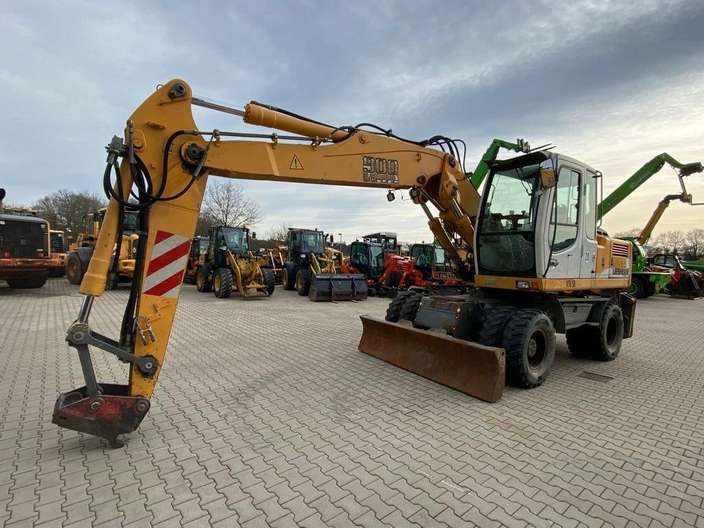 Liebherr A 900 C Litronic - Pyöräalustainen kaivinkone: kuva Liebherr A 900 C Litronic - Pyöräalustainen kaivinkone Liebherr A 900 C Litronic - Pyöräalustainen kaivinkone: kuva Liebherr A 900 C Litronic - Pyöräalustainen kaivinkone