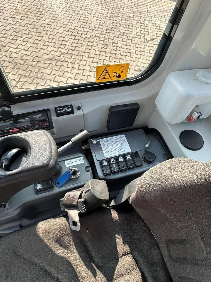 Minikuormaaja Takeuchi TB 225: kuva Minikuormaaja Takeuchi TB 225