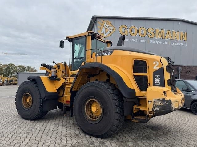 Volvo L 180 H - Pyöräkuormaaja: kuva Volvo L 180 H - Pyöräkuormaaja Volvo L 180 H - Pyöräkuormaaja: kuva Volvo L 180 H - Pyöräkuormaaja