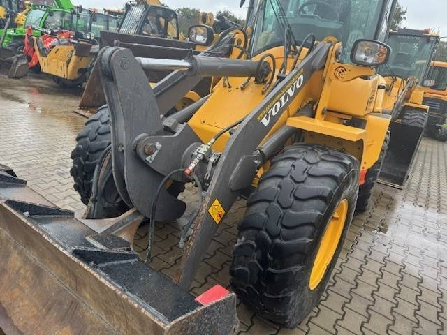 Volvo L 30 G - Pyöräkuormaaja: kuva Volvo L 30 G - Pyöräkuormaaja Volvo L 30 G - Pyöräkuormaaja: kuva Volvo L 30 G - Pyöräkuormaaja