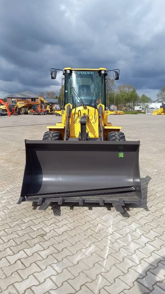 Volvo L 30 G - Pyöräkuormaaja: kuva Volvo L 30 G - Pyöräkuormaaja Volvo L 30 G - Pyöräkuormaaja: kuva Volvo L 30 G - Pyöräkuormaaja