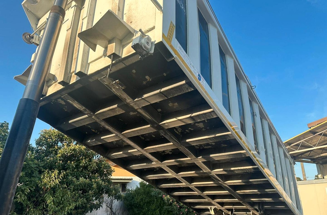 Kippiauto kuorma-auto Astra HD8 84 4 assi ribaltabile EURO 5: kuva Kippiauto kuorma-auto Astra HD8 84 4 assi ribaltabile EURO 5