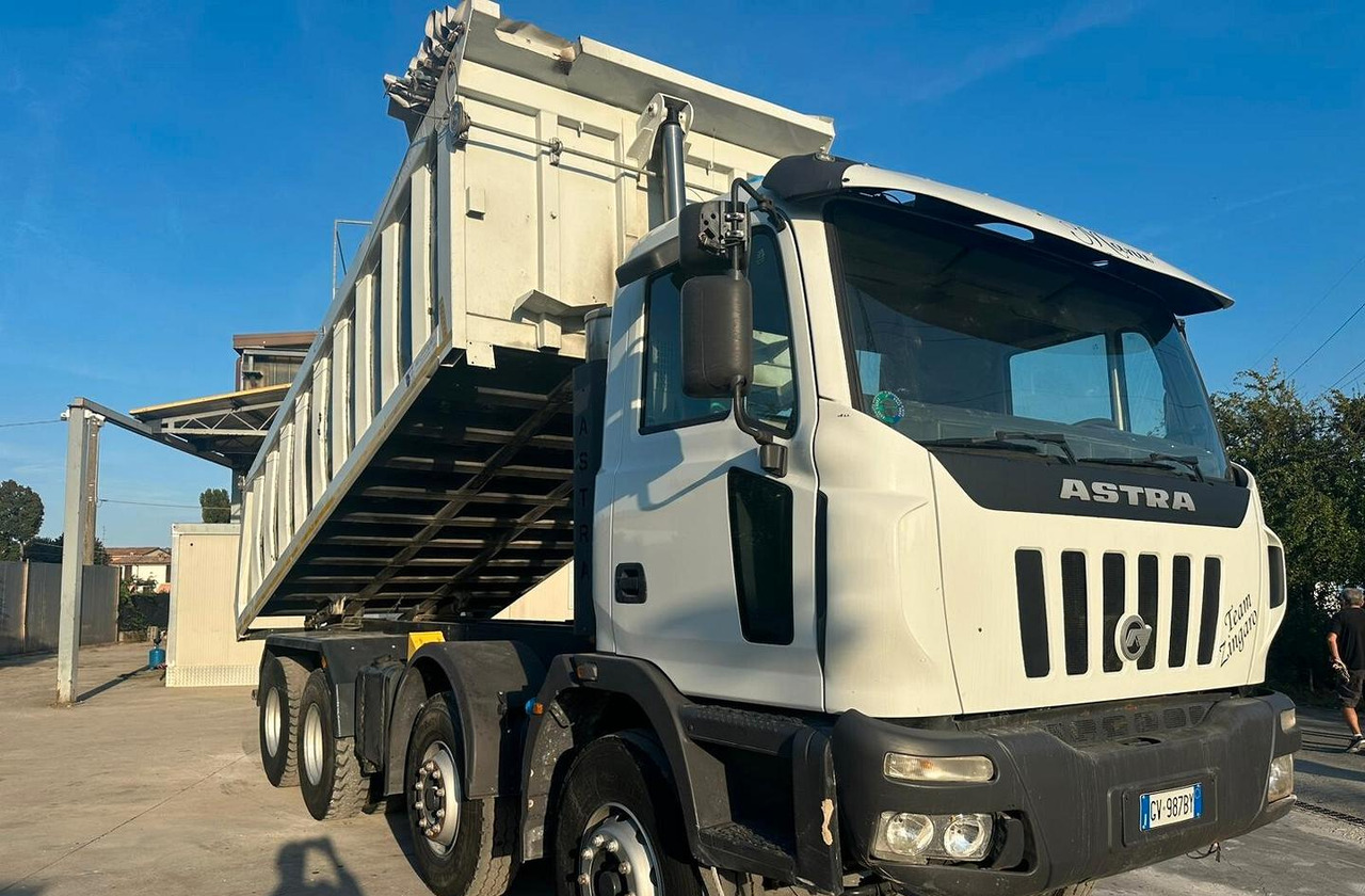 Kippiauto kuorma-auto Astra HD8 84 4 assi ribaltabile EURO 5: kuva Kippiauto kuorma-auto Astra HD8 84 4 assi ribaltabile EURO 5