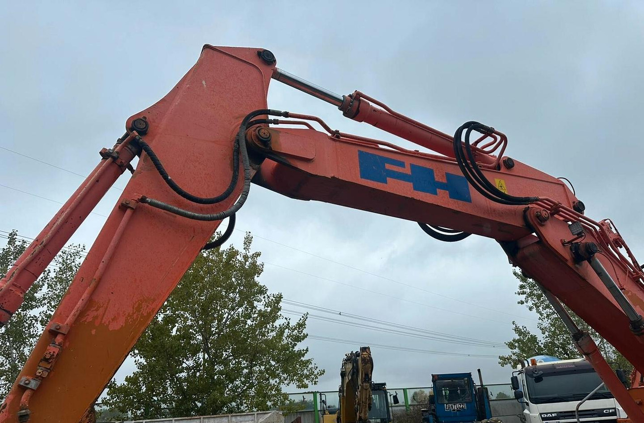 Escavatore cingolato Fiat-Hitachi ex 215 - Telakaivukone: kuva  Escavatore cingolato Fiat-Hitachi ex 215 - Telakaivukone Escavatore cingolato Fiat-Hitachi ex 215 - Telakaivukone: kuva  Escavatore cingolato Fiat-Hitachi ex 215 - Telakaivukone