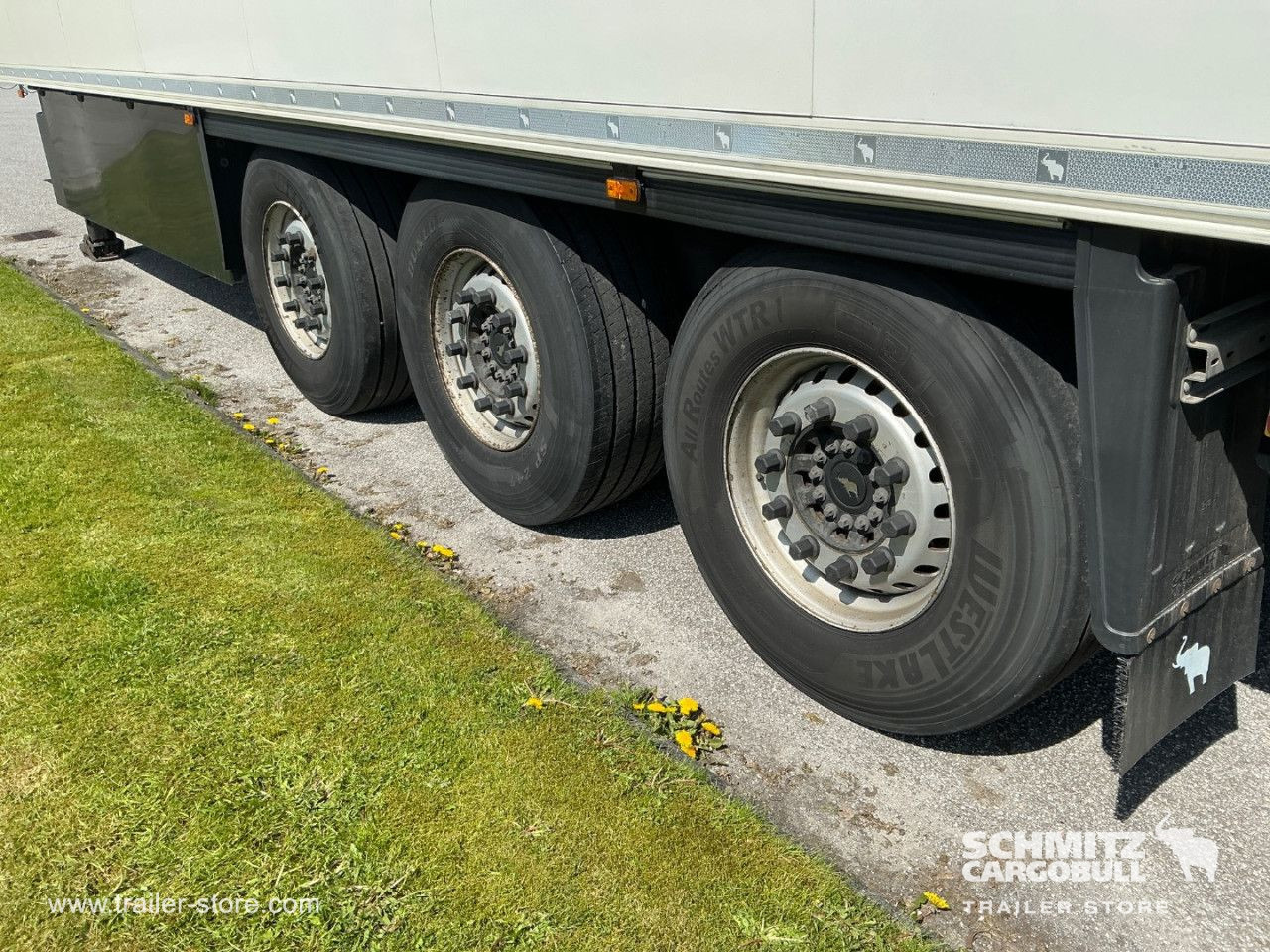 SCHMITZ Reefer Standard - Isoterminen puoliperävaunu: kuva SCHMITZ Reefer Standard - Isoterminen puoliperävaunu SCHMITZ Reefer Standard - Isoterminen puoliperävaunu: kuva SCHMITZ Reefer Standard - Isoterminen puoliperävaunu