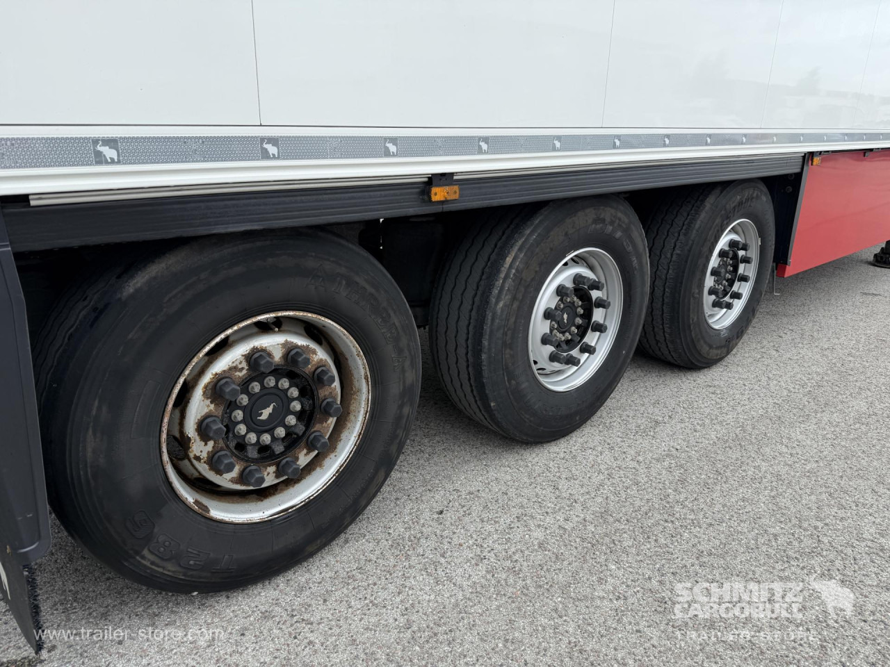 SCHMITZ Reefer Standard - Isoterminen puoliperävaunu: kuva SCHMITZ Reefer Standard - Isoterminen puoliperävaunu SCHMITZ Reefer Standard - Isoterminen puoliperävaunu: kuva SCHMITZ Reefer Standard - Isoterminen puoliperävaunu