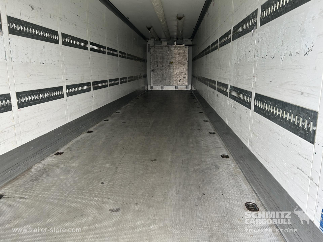 SCHMITZ Reefer Multitemp Taillift - Isoterminen puoliperävaunu: kuva SCHMITZ Reefer Multitemp Taillift - Isoterminen puoliperävaunu SCHMITZ Reefer Multitemp Taillift - Isoterminen puoliperävaunu: kuva SCHMITZ Reefer Multitemp Taillift - Isoterminen puoliperävaunu