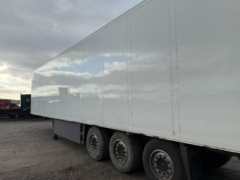 Schmitz Cargobull 3-axle 66pl. Vector1950MT Multitemp/Doppelkammer - Refrigeraattori puoliperävaunu: kuva Schmitz Cargobull 3-axle 66pl. Vector1950MT Multitemp/Doppelkammer - Refrigeraattori puoliperävaunu Schmitz Cargobull 3-axle 66pl. Vector1950MT Multitemp/Doppelkammer - Refrigeraattori puoliperävaunu: kuva Schmitz Cargobull 3-axle 66pl. Vector1950MT Multitemp/Doppelkammer - Refrigeraattori puoliperävaunu