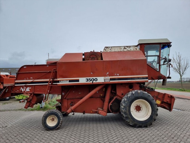 Laverda 3500 - Leikkuupuimuri: kuva Laverda 3500 - Leikkuupuimuri Laverda 3500 - Leikkuupuimuri: kuva Laverda 3500 - Leikkuupuimuri