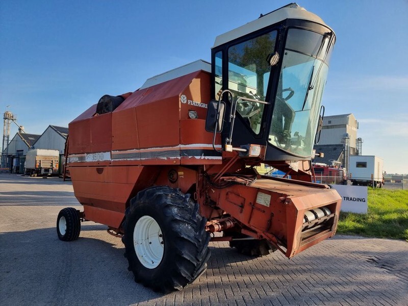 Laverda 3500 - Leikkuupuimuri: kuva Laverda 3500 - Leikkuupuimuri Laverda 3500 - Leikkuupuimuri: kuva Laverda 3500 - Leikkuupuimuri