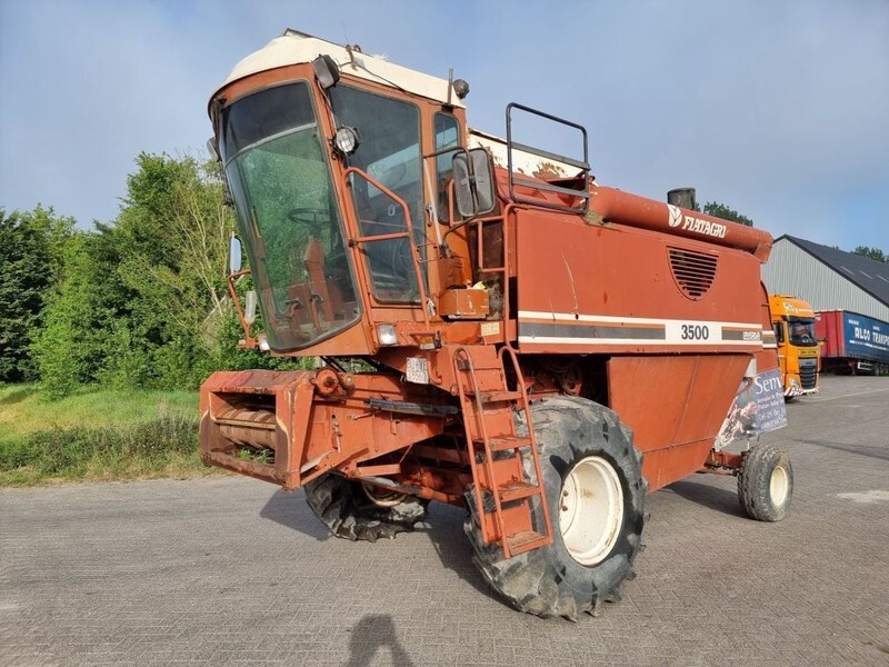Laverda 3500 - Leikkuupuimuri: kuva Laverda 3500 - Leikkuupuimuri Laverda 3500 - Leikkuupuimuri: kuva Laverda 3500 - Leikkuupuimuri