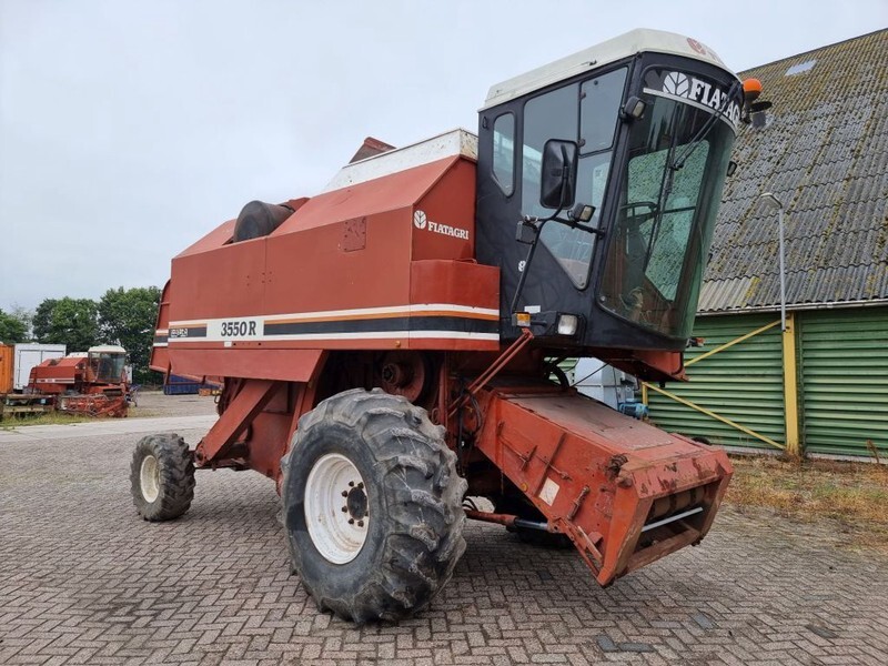 Laverda 3550 R - Leikkuupuimuri: kuva Laverda 3550 R - Leikkuupuimuri Laverda 3550 R - Leikkuupuimuri: kuva Laverda 3550 R - Leikkuupuimuri