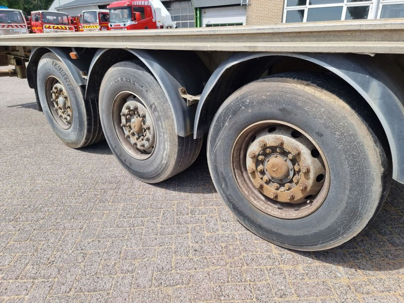 Lavapuoliperävaunu Titan Mercedes Axle - Disc brakes: kuva Lavapuoliperävaunu Titan Mercedes Axle - Disc brakes