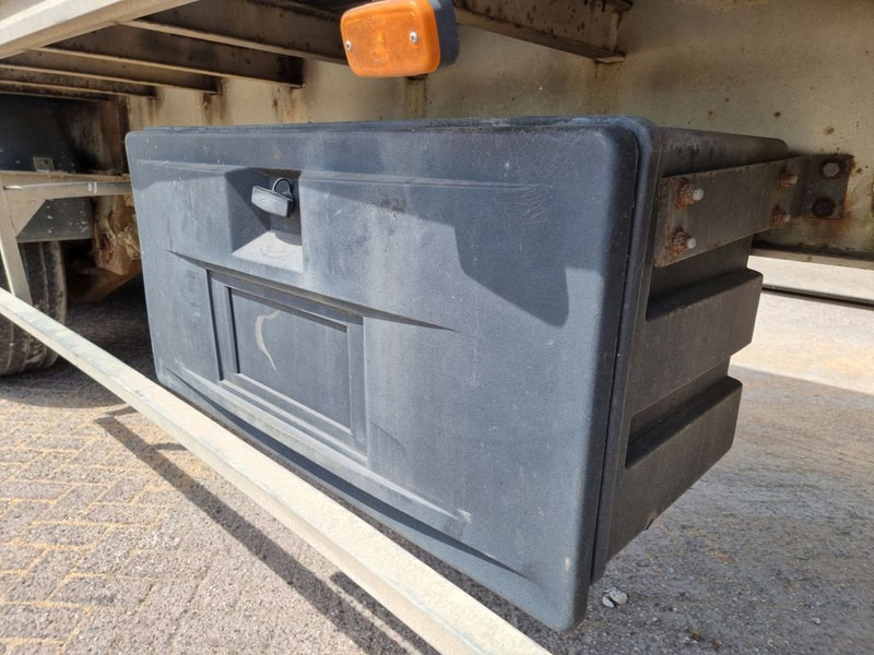 Lavapuoliperävaunu Titan Mercedes Axle - Disc brakes: kuva Lavapuoliperävaunu Titan Mercedes Axle - Disc brakes