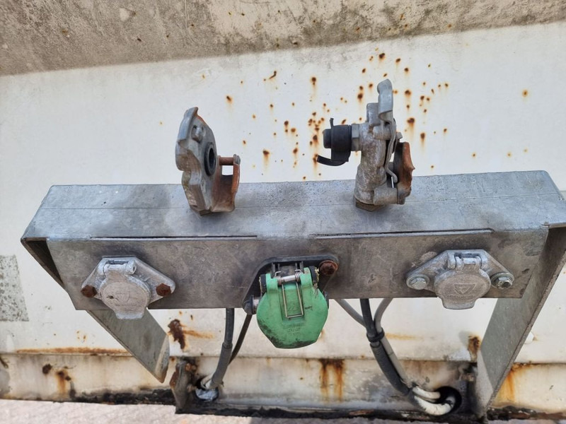 Lavapuoliperävaunu Titan Mercedes Axle - Disc brakes: kuva Lavapuoliperävaunu Titan Mercedes Axle - Disc brakes