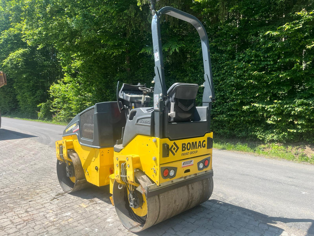 BOMAG BW 120 AD-5 - Minijyrä: kuva BOMAG BW 120 AD-5 - Minijyrä BOMAG BW 120 AD-5 - Minijyrä: kuva BOMAG BW 120 AD-5 - Minijyrä