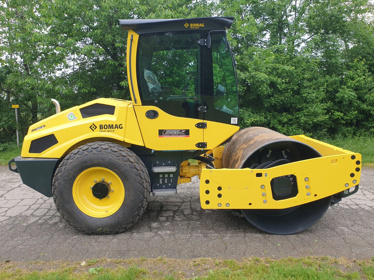 BOMAG BW 177 D-5 PL - Tiejyrä: kuva BOMAG BW 177 D-5 PL - Tiejyrä BOMAG BW 177 D-5 PL - Tiejyrä: kuva BOMAG BW 177 D-5 PL - Tiejyrä