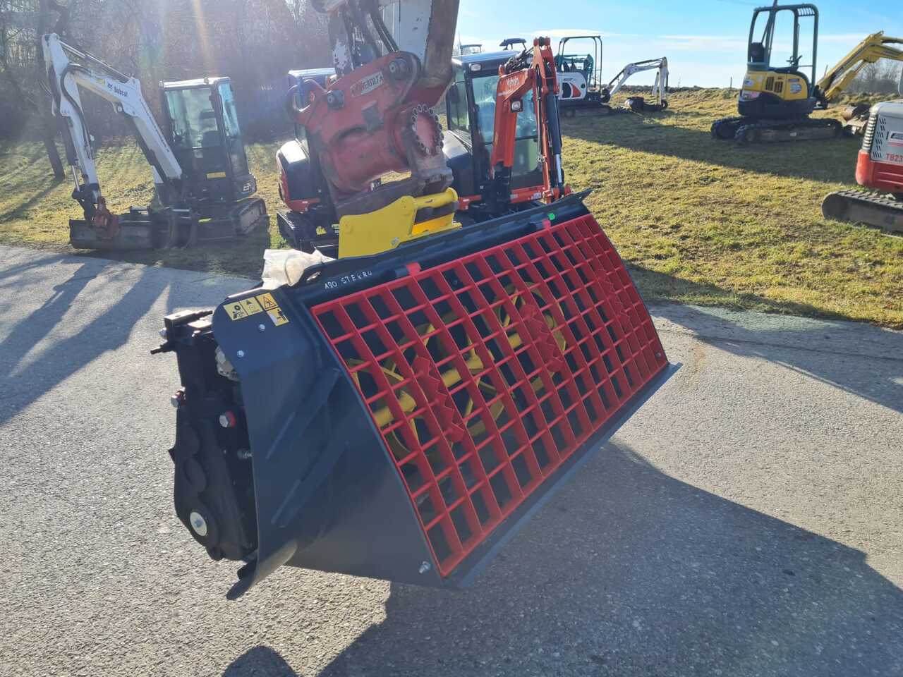 Concrete mixing bucket 180 cm for Excavator - Kauha - Telakaivukone: kuva Concrete mixing bucket 180 cm for Excavator - Kauha - Telakaivukone Concrete mixing bucket 180 cm for Excavator - Kauha - Telakaivukone: kuva Concrete mixing bucket 180 cm for Excavator - Kauha - Telakaivukone