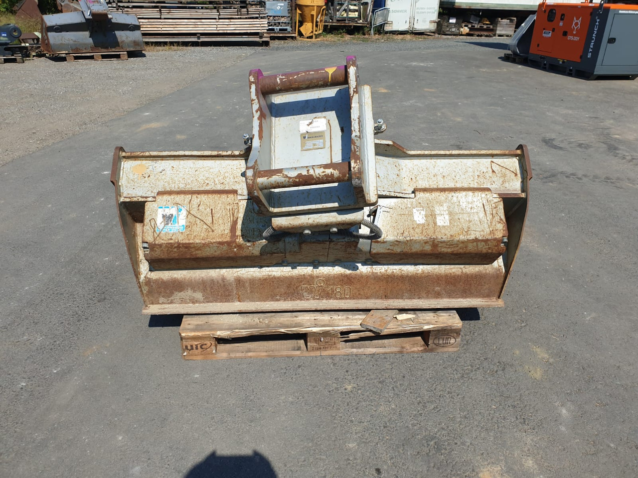 Winkelbauer Ditch-cleaning-bucket 180 cm - Kaivinkoneen kauha - Telakaivukone: kuva Winkelbauer Ditch-cleaning-bucket 180 cm - Kaivinkoneen kauha - Telakaivukone Winkelbauer Ditch-cleaning-bucket 180 cm - Kaivinkoneen kauha - Telakaivukone: kuva Winkelbauer Ditch-cleaning-bucket 180 cm - Kaivinkoneen kauha - Telakaivukone