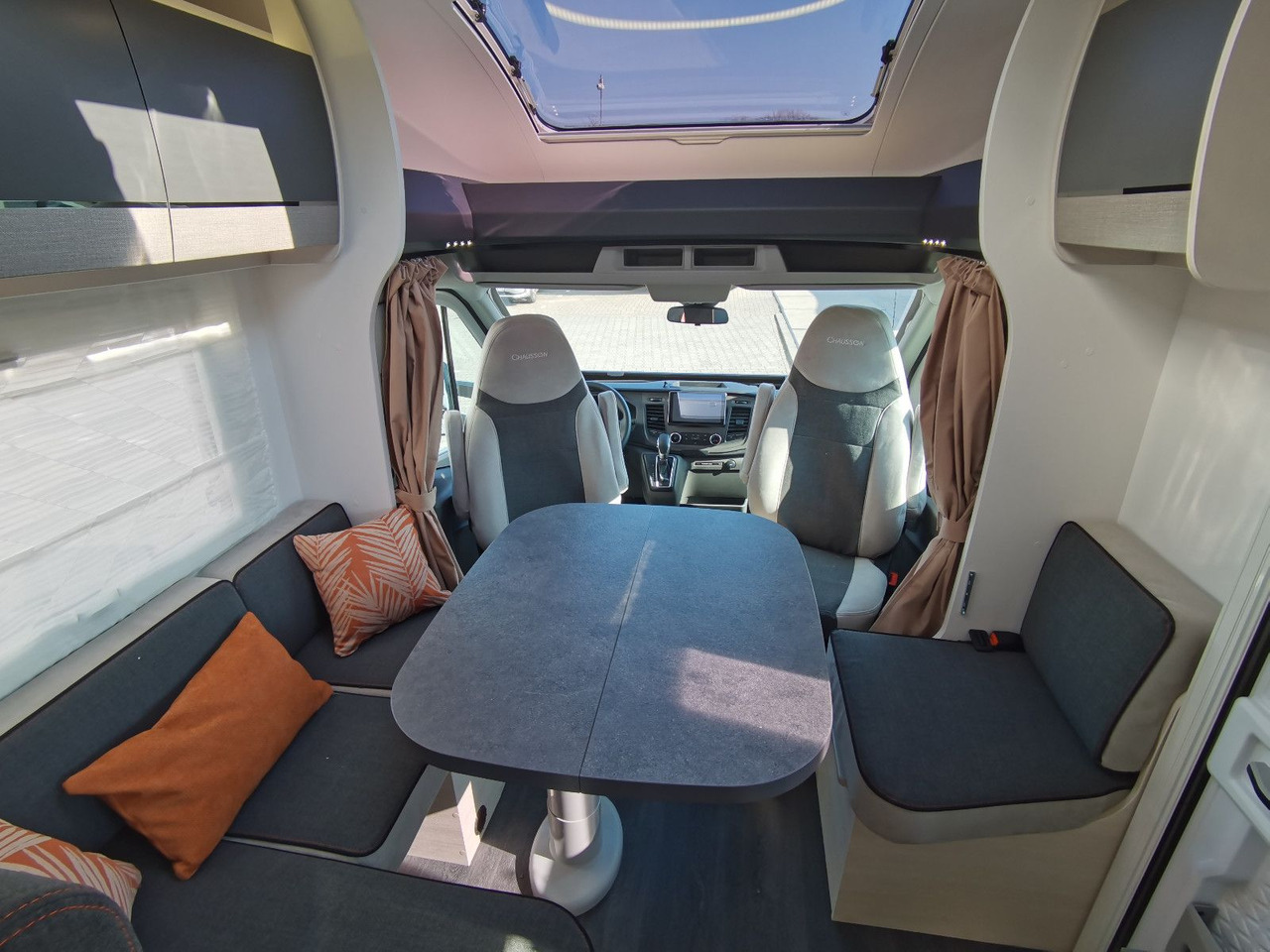 Chausson 627 TITANIUM /-2026- / 165PS - 8G. AUTOMATIK - Puoli-integroitu asuntoauto: kuva Chausson 627 TITANIUM /-2026- / 165PS - 8G. AUTOMATIK - Puoli-integroitu asuntoauto Chausson 627 TITANIUM /-2026- / 165PS - 8G. AUTOMATIK - Puoli-integroitu asuntoauto: kuva Chausson 627 TITANIUM /-2026- / 165PS - 8G. AUTOMATIK - Puoli-integroitu asuntoauto