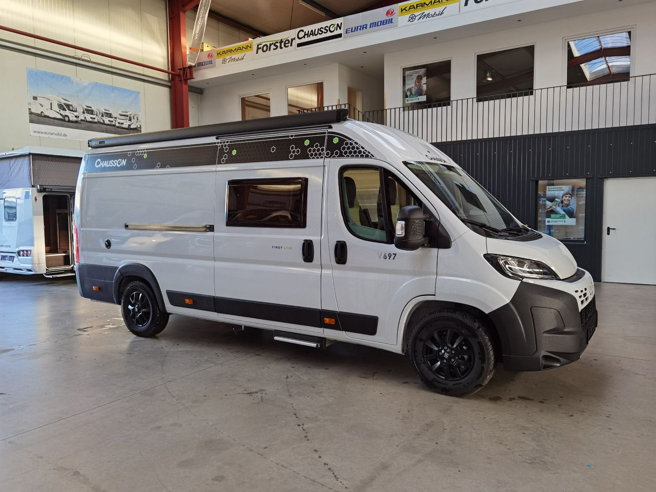Chausson V697 FIRST LINE/ -2026-/ 140PS / EINZELBETTEN - Retkeilyauto: kuva Chausson V697 FIRST LINE/ -2026-/ 140PS / EINZELBETTEN - Retkeilyauto Chausson V697 FIRST LINE/ -2026-/ 140PS / EINZELBETTEN - Retkeilyauto: kuva Chausson V697 FIRST LINE/ -2026-/ 140PS / EINZELBETTEN - Retkeilyauto