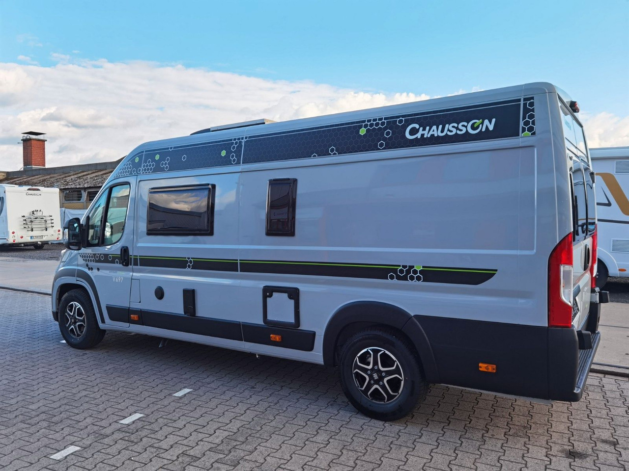 Chausson V697 SPORT LINE / 8G - AUTOMATIK / EINZELBETTEN - Retkeilyauto: kuva Chausson V697 SPORT LINE / 8G - AUTOMATIK / EINZELBETTEN - Retkeilyauto Chausson V697 SPORT LINE / 8G - AUTOMATIK / EINZELBETTEN - Retkeilyauto: kuva Chausson V697 SPORT LINE / 8G - AUTOMATIK / EINZELBETTEN - Retkeilyauto
