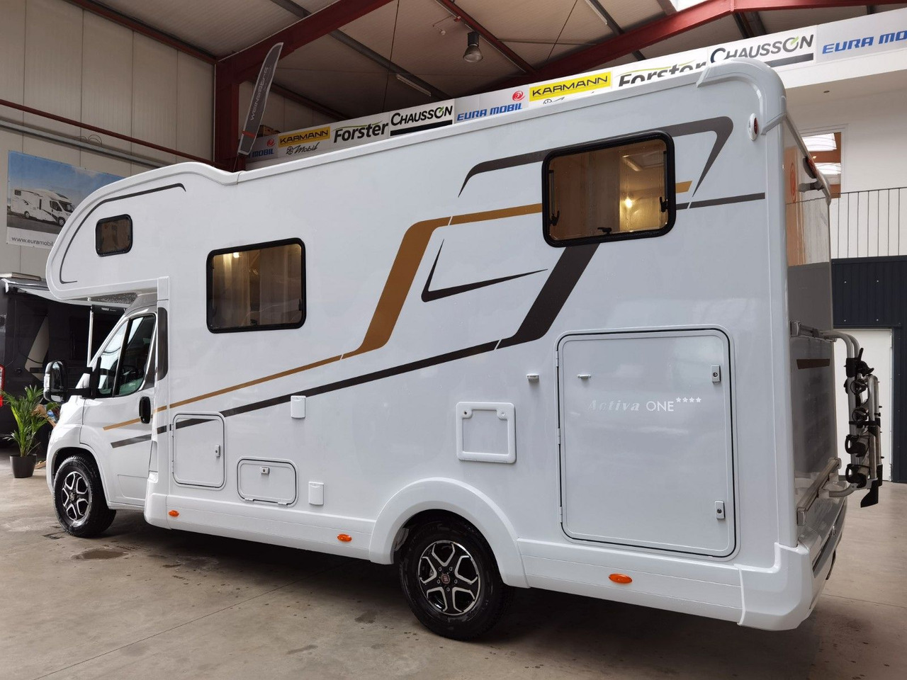 Eura Mobil ACTIVA ONE 690 HB / 180PS-40H MAXI/ PANORAMADACH - Alkoviauto: kuva Eura Mobil ACTIVA ONE 690 HB / 180PS-40H MAXI/ PANORAMADACH - Alkoviauto Eura Mobil ACTIVA ONE 690 HB / 180PS-40H MAXI/ PANORAMADACH - Alkoviauto: kuva Eura Mobil ACTIVA ONE 690 HB / 180PS-40H MAXI/ PANORAMADACH - Alkoviauto