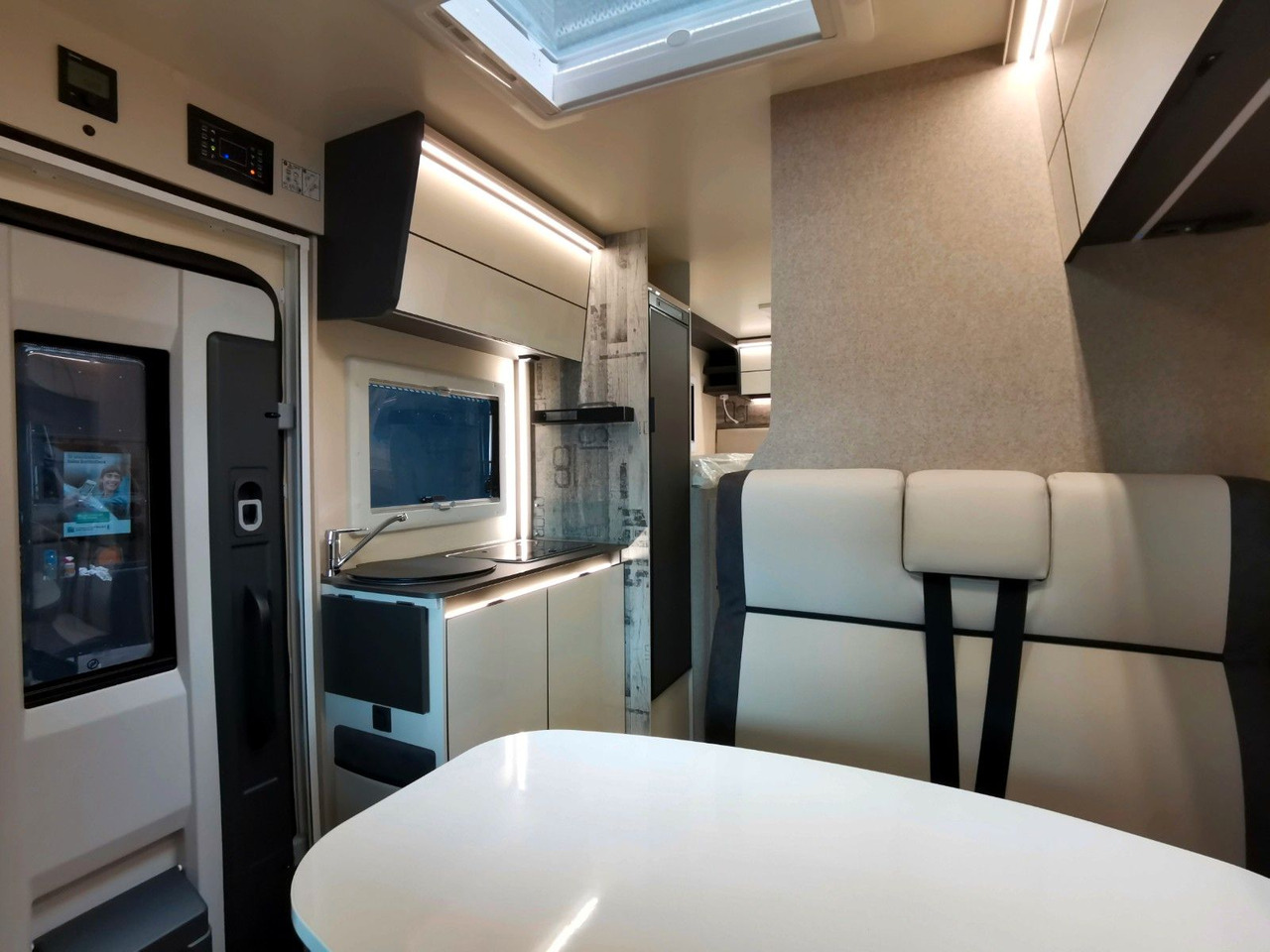 Puoli-integroitu asuntoauto Forster T 669 EBN COUPÈ / -2025-/165PS/ SILVER - EDITION: kuva Puoli-integroitu asuntoauto Forster T 669 EBN COUPÈ / -2025-/165PS/ SILVER - EDITION Puoli-integroitu asuntoauto Forster T 669 EBN COUPÈ / -2025-/165PS/ SILVER - EDITION: kuva Puoli-integroitu asuntoauto Forster T 669 EBN COUPÈ / -2025-/165PS/ SILVER - EDITION