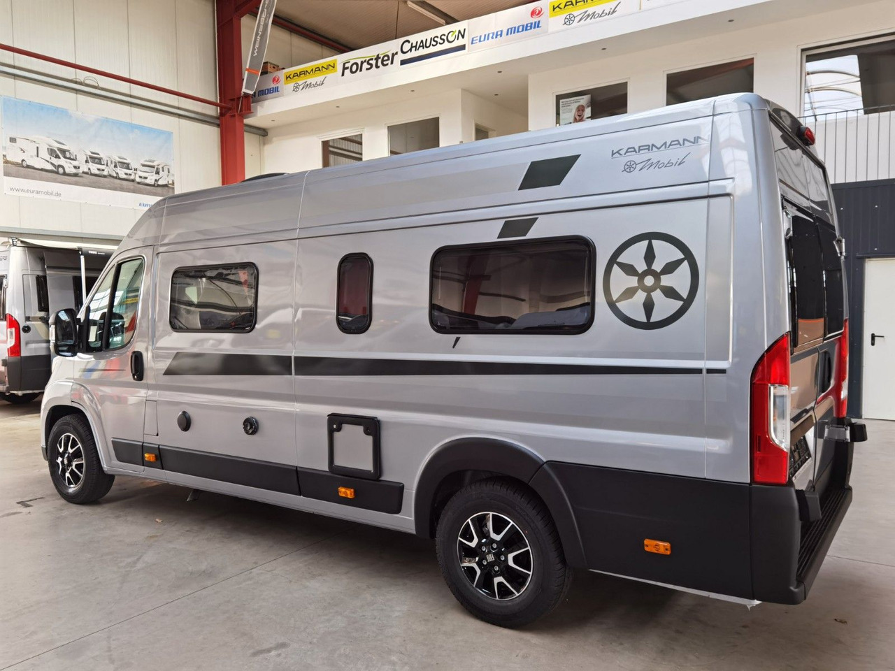 Karmann DAVIS 620 LIFESTYLE/-2026-/ 140PS / EINZELBETTEN - Retkeilyauto: kuva Karmann DAVIS 620 LIFESTYLE/-2026-/ 140PS / EINZELBETTEN - Retkeilyauto Karmann DAVIS 620 LIFESTYLE/-2026-/ 140PS / EINZELBETTEN - Retkeilyauto: kuva Karmann DAVIS 620 LIFESTYLE/-2026-/ 140PS / EINZELBETTEN - Retkeilyauto