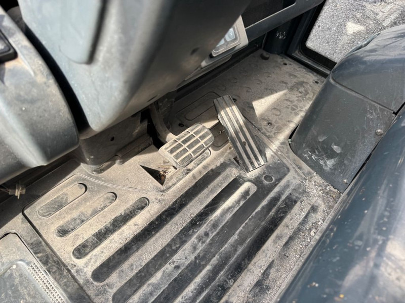 Sähkötrukki Jungheinrich EFG 430 K: kuva Sähkötrukki Jungheinrich EFG 430 K Sähkötrukki Jungheinrich EFG 430 K: kuva Sähkötrukki Jungheinrich EFG 430 K