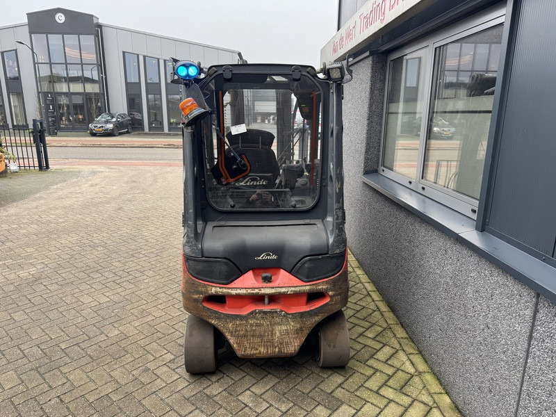 Linde E 25 L - Sähkötrukki: kuva Linde E 25 L - Sähkötrukki Linde E 25 L - Sähkötrukki: kuva Linde E 25 L - Sähkötrukki