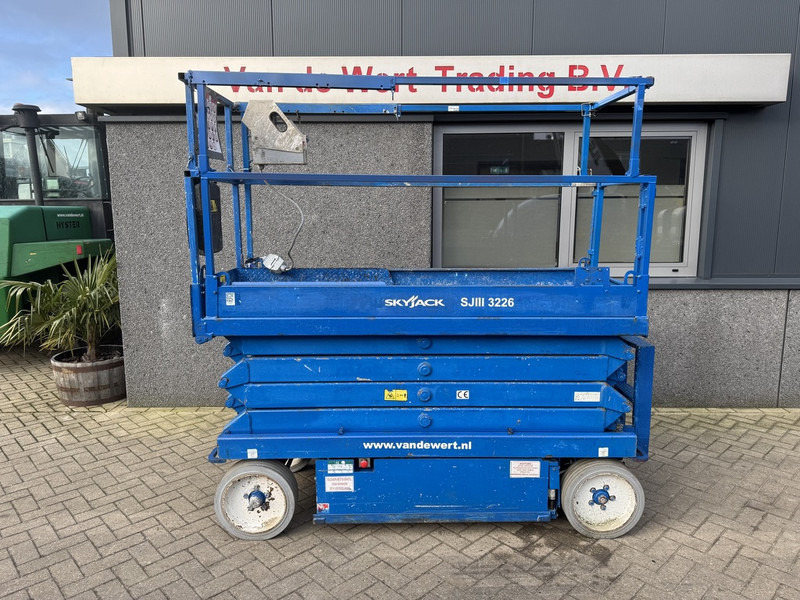 Skyjack SJ 3226 - Saksilava: kuva Skyjack SJ 3226 - Saksilava Skyjack SJ 3226 - Saksilava: kuva Skyjack SJ 3226 - Saksilava