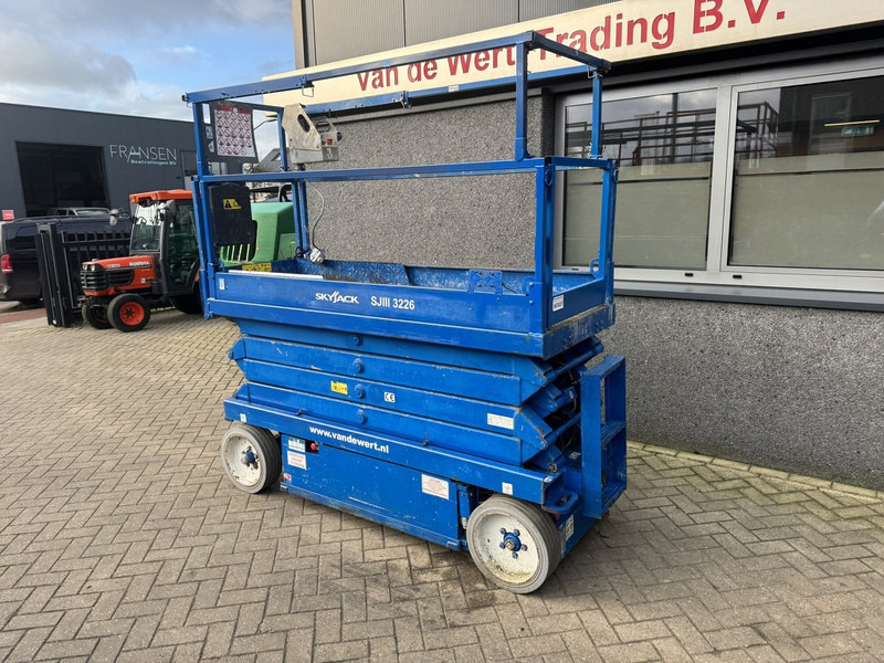 Skyjack SJ 3226 - Saksilava: kuva Skyjack SJ 3226 - Saksilava Skyjack SJ 3226 - Saksilava: kuva Skyjack SJ 3226 - Saksilava
