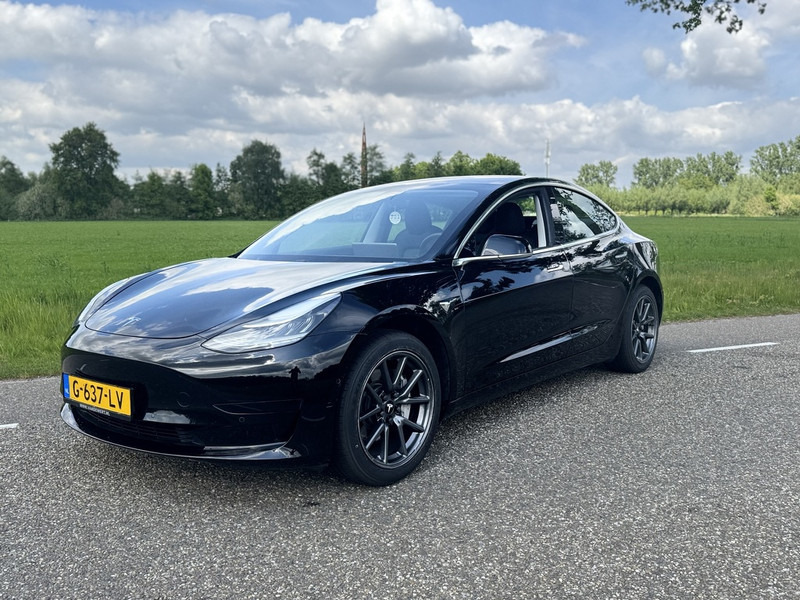 Tesla Model 3 - Henkilöauto: kuva Tesla Model 3 - Henkilöauto Tesla Model 3 - Henkilöauto: kuva Tesla Model 3 - Henkilöauto