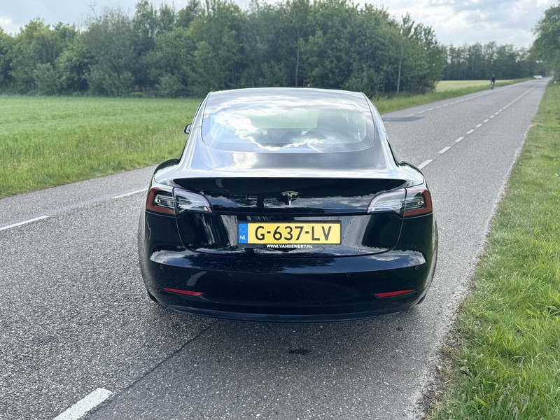 Tesla Model 3 - Henkilöauto: kuva Tesla Model 3 - Henkilöauto Tesla Model 3 - Henkilöauto: kuva Tesla Model 3 - Henkilöauto