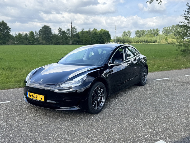 Tesla Model 3 - Henkilöauto: kuva Tesla Model 3 - Henkilöauto Tesla Model 3 - Henkilöauto: kuva Tesla Model 3 - Henkilöauto