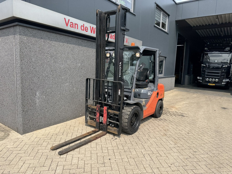 Toyota 02-8 FDF 30 - Dieseltrukki: kuva Toyota 02-8 FDF 30 - Dieseltrukki Toyota 02-8 FDF 30 - Dieseltrukki: kuva Toyota 02-8 FDF 30 - Dieseltrukki