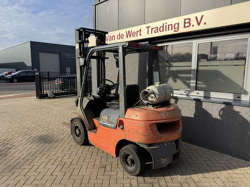 Toyota 42-7FGF25 duplo 400 3e / 4e Functie LPG 2001 - Kaasutrukki: kuva Toyota 42-7FGF25 duplo 400 3e / 4e Functie LPG 2001 - Kaasutrukki Toyota 42-7FGF25 duplo 400 3e / 4e Functie LPG 2001 - Kaasutrukki: kuva Toyota 42-7FGF25 duplo 400 3e / 4e Functie LPG 2001 - Kaasutrukki