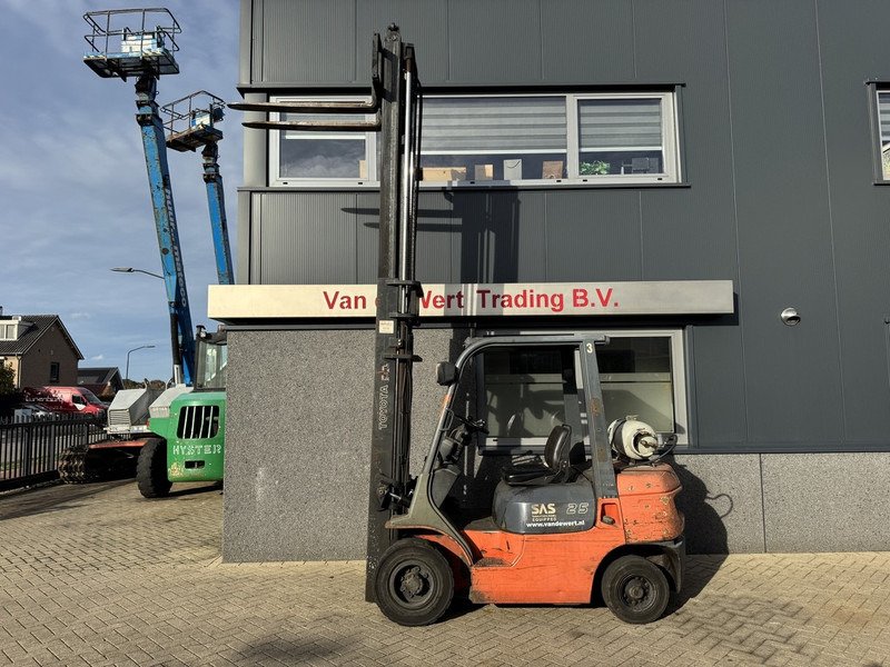 Toyota 42-7FGF25 duplo 400 3e / 4e Functie LPG 2001 - Kaasutrukki: kuva Toyota 42-7FGF25 duplo 400 3e / 4e Functie LPG 2001 - Kaasutrukki Toyota 42-7FGF25 duplo 400 3e / 4e Functie LPG 2001 - Kaasutrukki: kuva Toyota 42-7FGF25 duplo 400 3e / 4e Functie LPG 2001 - Kaasutrukki