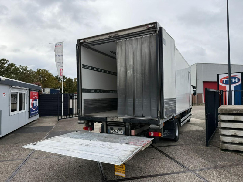 Renault D210.14 Frigobox Multitemp + Taillift CARRIER SUPRA 850 - Refrigeraattori kuorma-auto: kuva Renault D210.14 Frigobox Multitemp + Taillift CARRIER SUPRA 850 - Refrigeraattori kuorma-auto Renault D210.14 Frigobox Multitemp + Taillift CARRIER SUPRA 850 - Refrigeraattori kuorma-auto: kuva Renault D210.14 Frigobox Multitemp + Taillift CARRIER SUPRA 850 - Refrigeraattori kuorma-auto