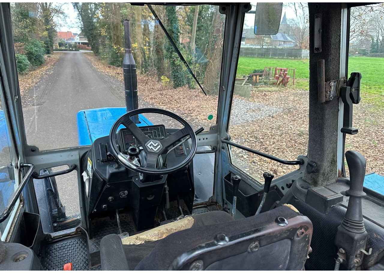 Traktori 1988 LANDINI DT 6880 ALL-WHEEL DRIVE FARM TRACTOR: kuva Traktori 1988 LANDINI DT 6880 ALL-WHEEL DRIVE FARM TRACTOR Traktori 1988 LANDINI DT 6880 ALL-WHEEL DRIVE FARM TRACTOR: kuva Traktori 1988 LANDINI DT 6880 ALL-WHEEL DRIVE FARM TRACTOR