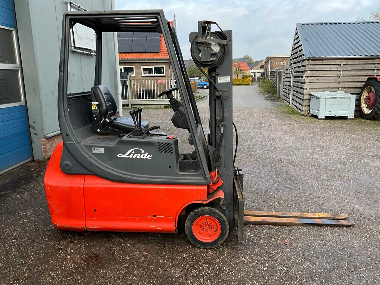 1996 LINDE E16 FORKLIFT - Vastapainotrukki: kuva 1996 LINDE E16 FORKLIFT - Vastapainotrukki 1996 LINDE E16 FORKLIFT - Vastapainotrukki: kuva 1996 LINDE E16 FORKLIFT - Vastapainotrukki