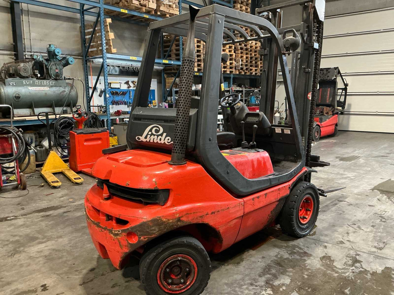 1996 LINDE H20D-02 FORKLIFT - Vastapainotrukki: kuva 1996 LINDE H20D-02 FORKLIFT - Vastapainotrukki 1996 LINDE H20D-02 FORKLIFT - Vastapainotrukki: kuva 1996 LINDE H20D-02 FORKLIFT - Vastapainotrukki