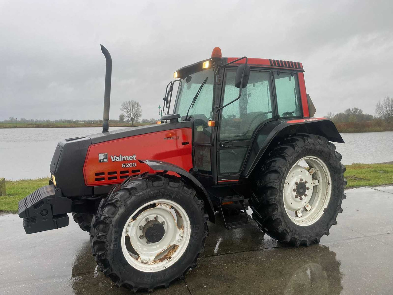 1998 VALMET 6200 ALL-WHEEL DRIVE FARM TRACTOR - Traktori: kuva 1998 VALMET 6200 ALL-WHEEL DRIVE FARM TRACTOR - Traktori 1998 VALMET 6200 ALL-WHEEL DRIVE FARM TRACTOR - Traktori: kuva 1998 VALMET 6200 ALL-WHEEL DRIVE FARM TRACTOR - Traktori