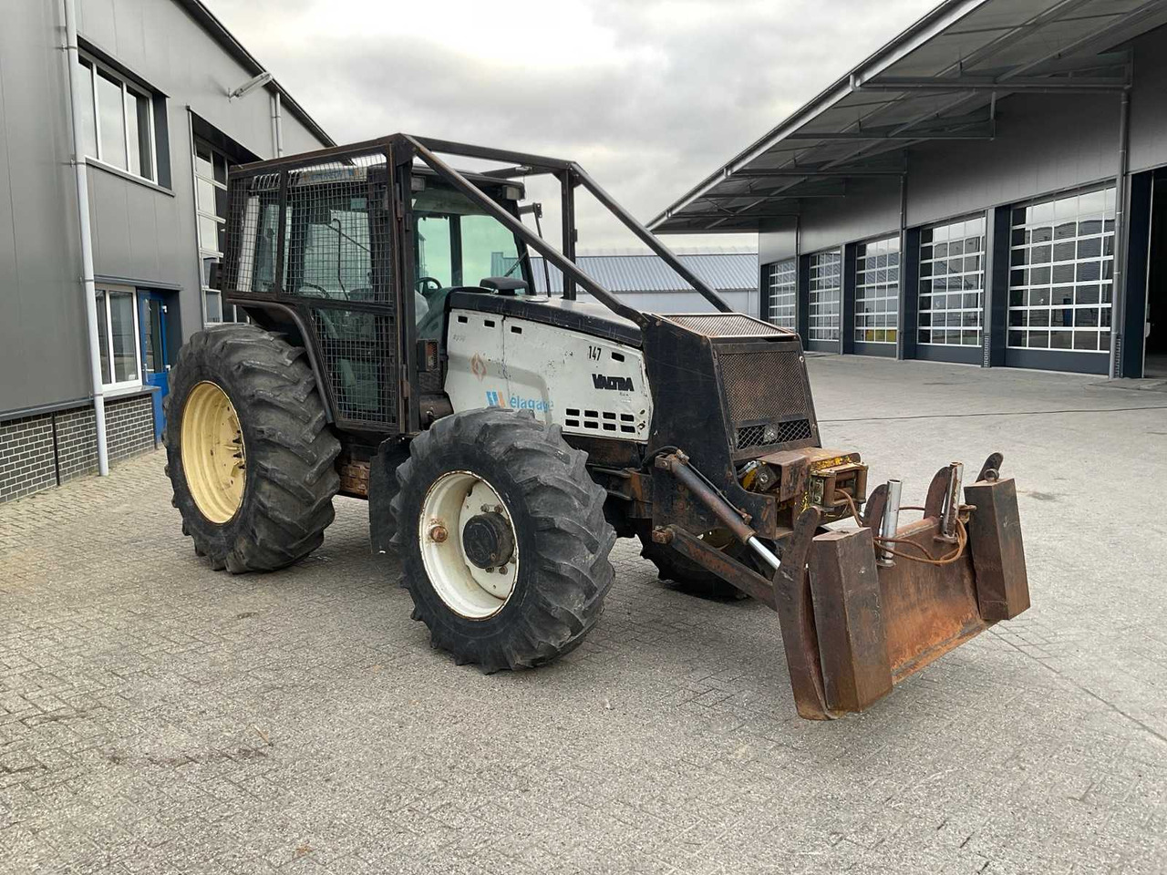 2003 VALTRA 8950 HITECH ALL-WHEEL DRIVE FARM TRACTOR - Traktori: kuva 2003 VALTRA 8950 HITECH ALL-WHEEL DRIVE FARM TRACTOR - Traktori 2003 VALTRA 8950 HITECH ALL-WHEEL DRIVE FARM TRACTOR - Traktori: kuva 2003 VALTRA 8950 HITECH ALL-WHEEL DRIVE FARM TRACTOR - Traktori