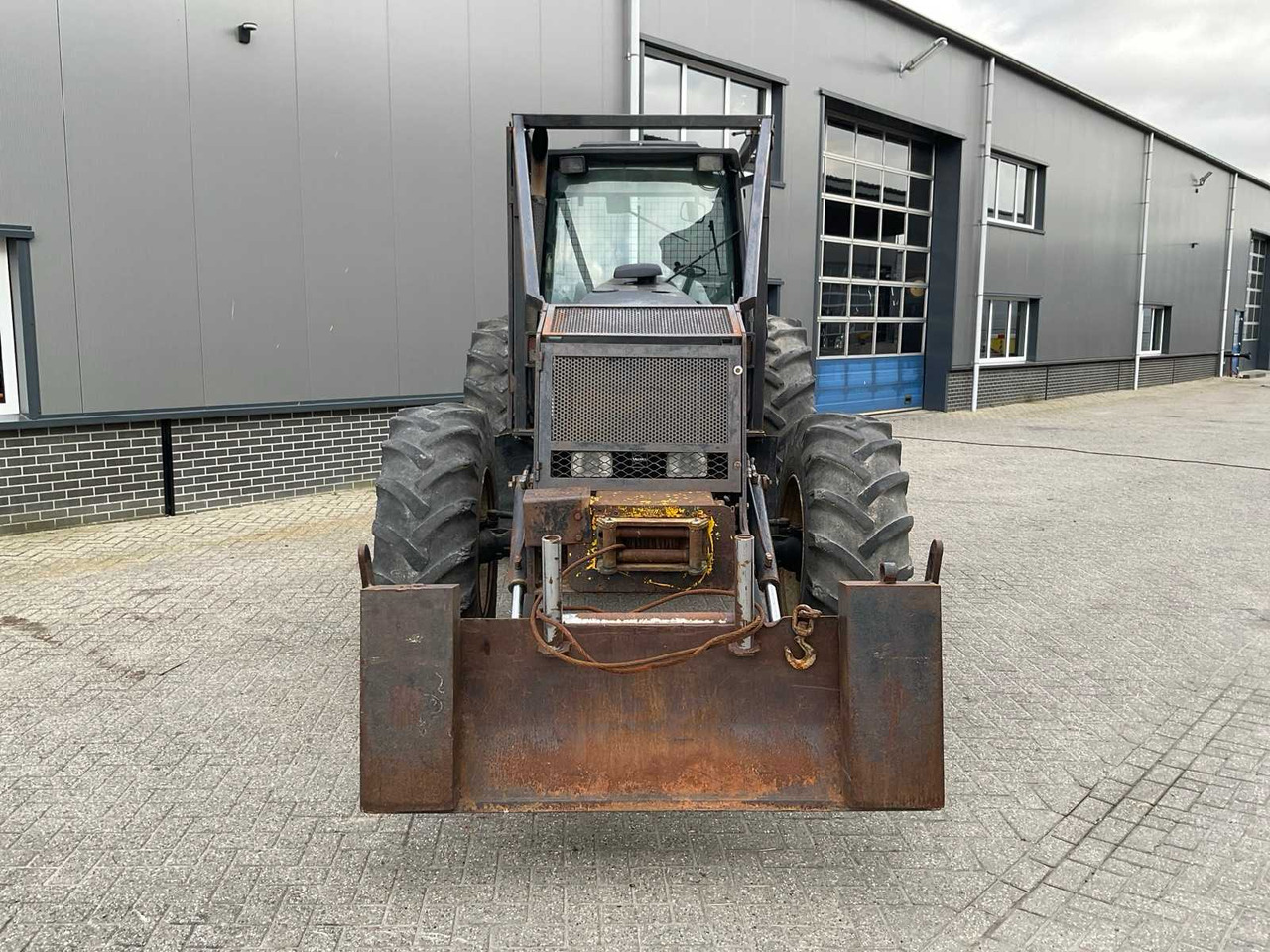 2003 VALTRA 8950 HITECH ALL-WHEEL DRIVE FARM TRACTOR - Traktori: kuva 2003 VALTRA 8950 HITECH ALL-WHEEL DRIVE FARM TRACTOR - Traktori 2003 VALTRA 8950 HITECH ALL-WHEEL DRIVE FARM TRACTOR - Traktori: kuva 2003 VALTRA 8950 HITECH ALL-WHEEL DRIVE FARM TRACTOR - Traktori