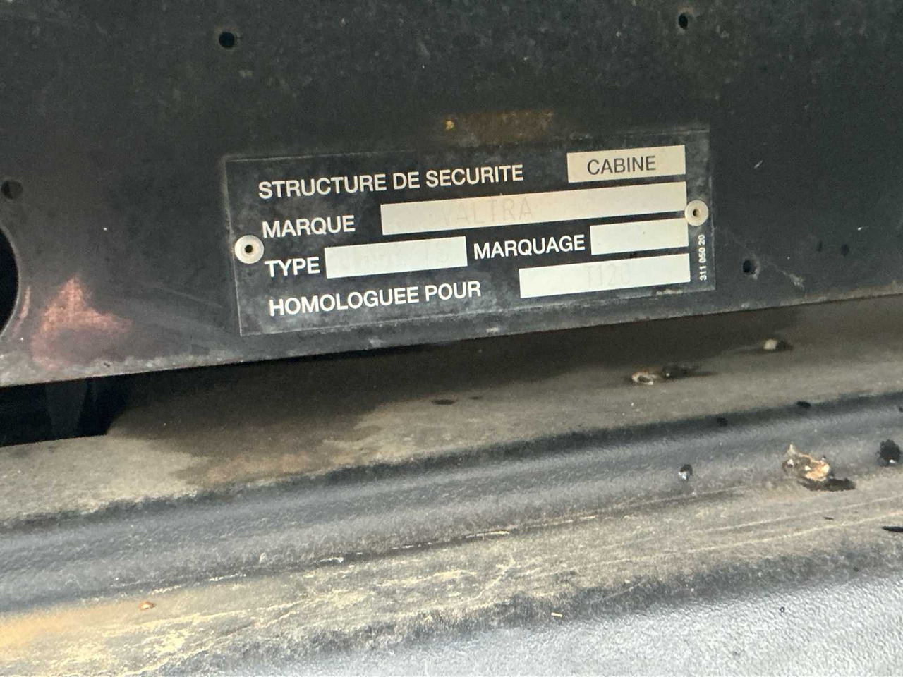 Traktori 2004 VALTRA T120 ALL-WHEEL DRIVE FARM TRACTOR: kuva Traktori 2004 VALTRA T120 ALL-WHEEL DRIVE FARM TRACTOR