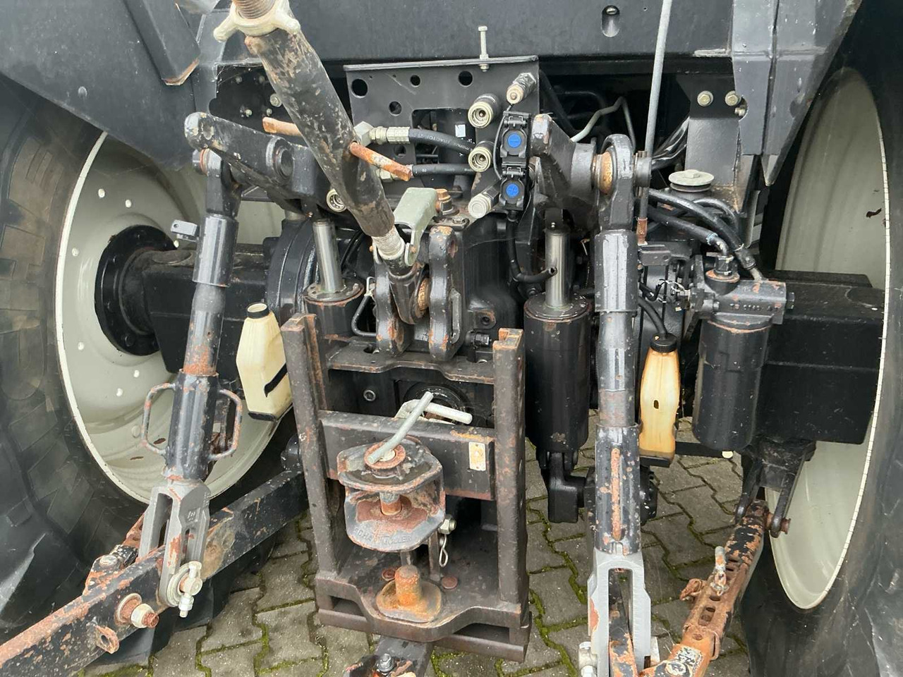 Traktori 2004 VALTRA T120 ALL-WHEEL DRIVE FARM TRACTOR: kuva Traktori 2004 VALTRA T120 ALL-WHEEL DRIVE FARM TRACTOR