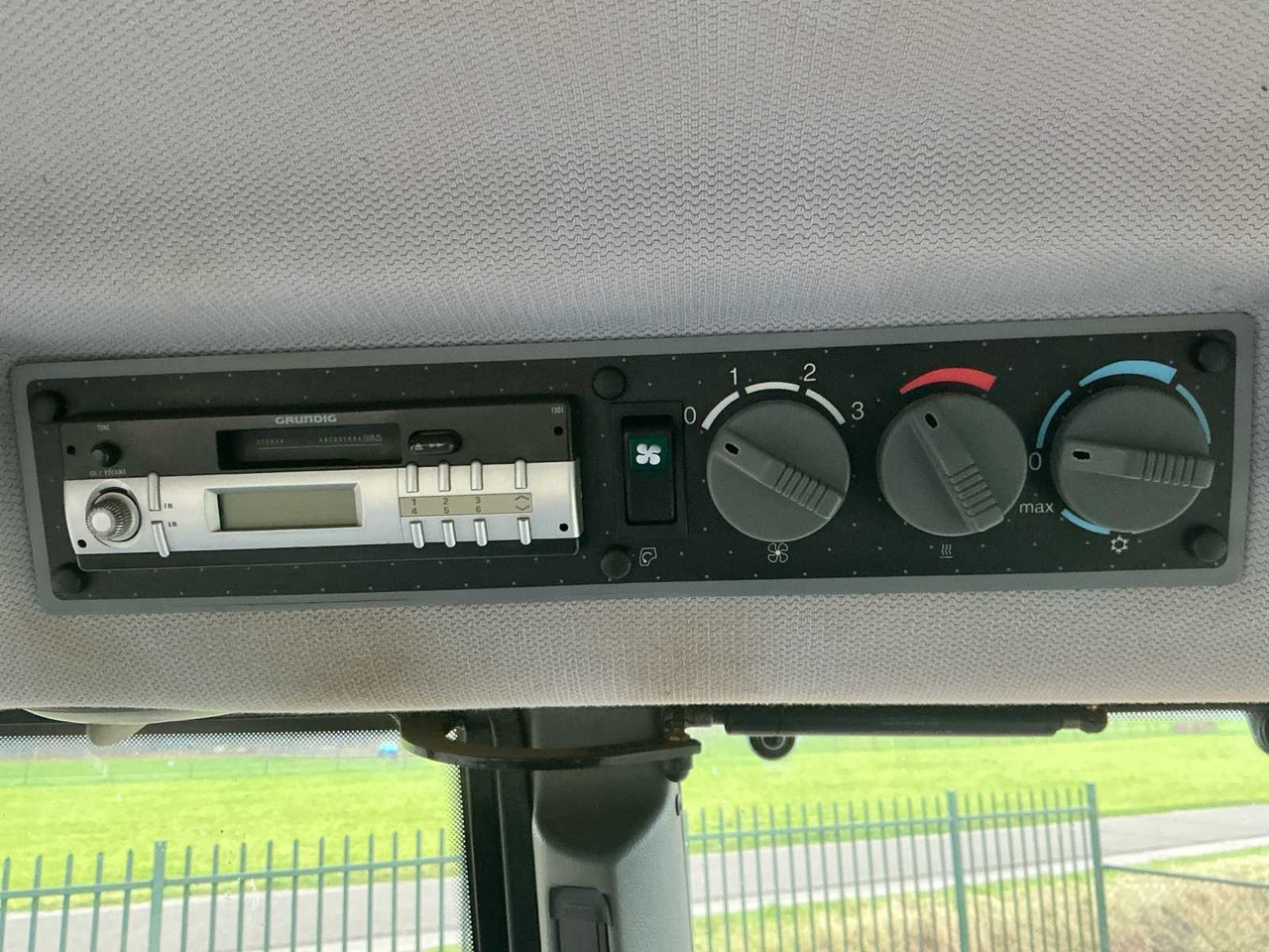 Traktori 2004 VALTRA T120 ALL-WHEEL DRIVE FARM TRACTOR: kuva Traktori 2004 VALTRA T120 ALL-WHEEL DRIVE FARM TRACTOR